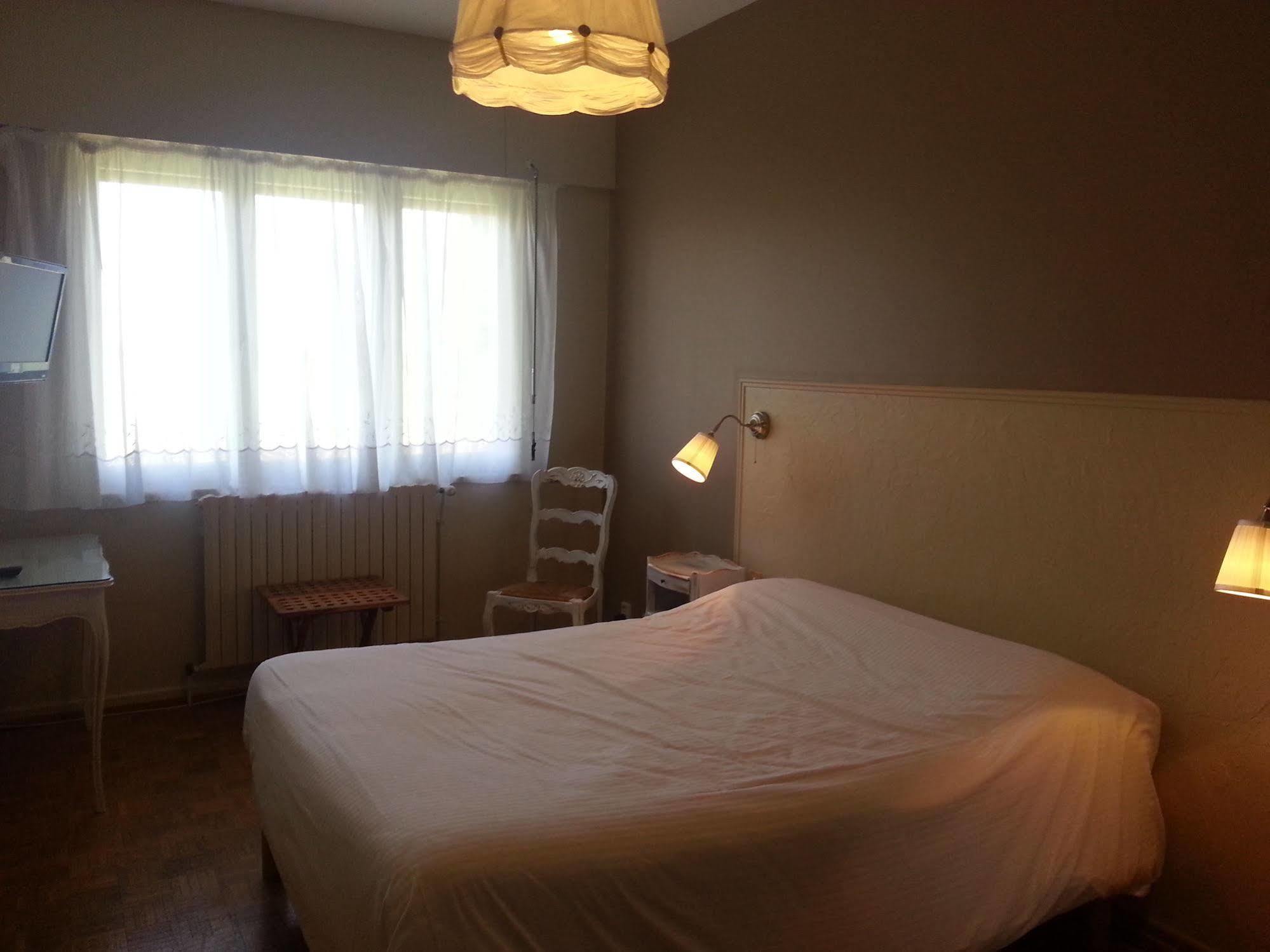 Logis L'Auberge Du Gros Silly-sur-Nied Luaran gambar