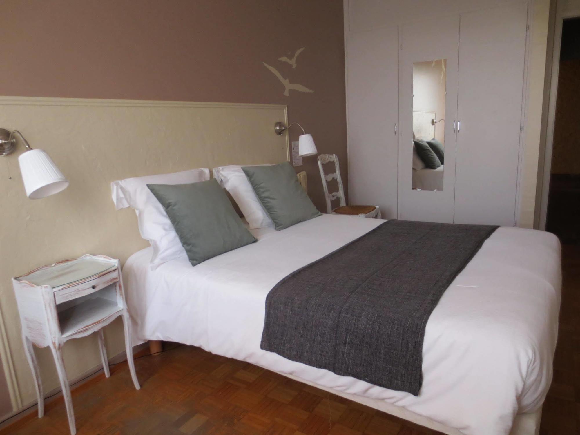Logis L'Auberge Du Gros Silly-sur-Nied Luaran gambar